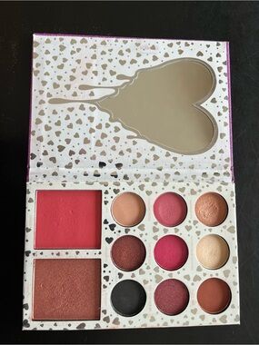 Kylie I want it all makeup pallette